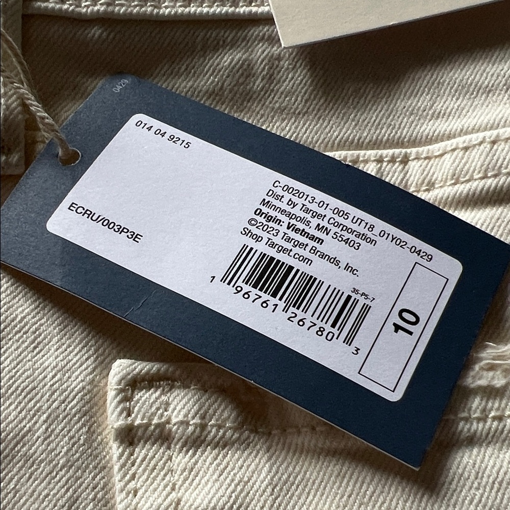 Universal Thread High-Rise Straight Leg Jeans in Off-White - Picture 5 of 6